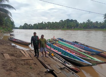 Meningkatnya Curah Hujan Babinsa melaksanakan kegiatan gulbencal dan Rutin Pantau Debit Air Sungai rawas ulu