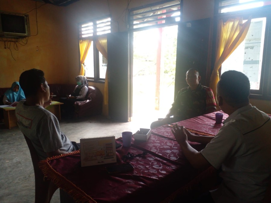 Babinsa Koramil 406-08/Lubuklinggau Serka Yudi Santoso Melaksanakan Komsos