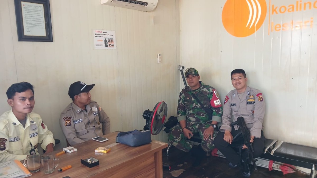 Komsos Dengan Security, Babinsa Himbau Tingkatkan Keamanan