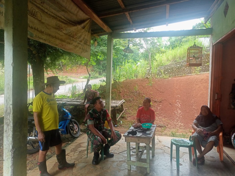 Terus Jaga Hubungan Baik, Babinsa Koramil 406-07/jayaloka laksanakan Komsos Dengan Warga Binaan