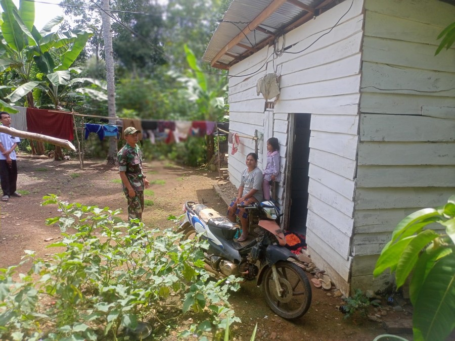 Jalin Hubungan kerja yang Baik, Babinsa melaksanakan Komsos Dengan masyarakat desa Binaan