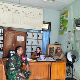 Meningkatkan Keamanan Babinsa Koramil 406-08/Lubuklinggau Serda Haeron Melaksanakan Komsos Di wilayah Binnan.
