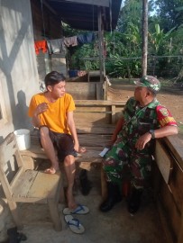 Jalin komsos Babinsa Tingkatkan Kerjasama Menjaga Kamtibmas di Wilayah desa binaan