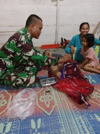 Babinsa Koramil 406-05/Muara Kelingi Berikan Pelayanan Kesehatan Kepada Warga Binaannya