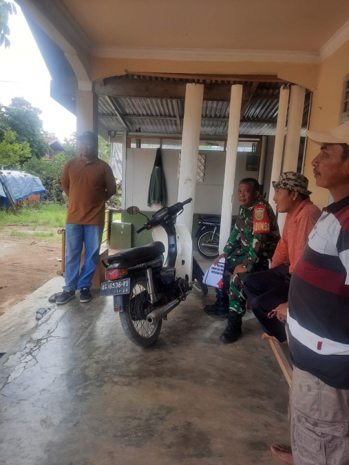 Jalin Keakraban dengan Warga, Babinsa Komsos di Wilayah Desa Binaan.