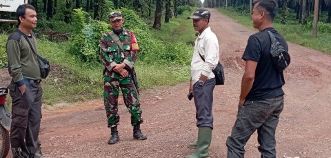 Komsos Dengan Warga Binaan Babinsa Bahas Keamanan dan Kebersihan Lingkungan
