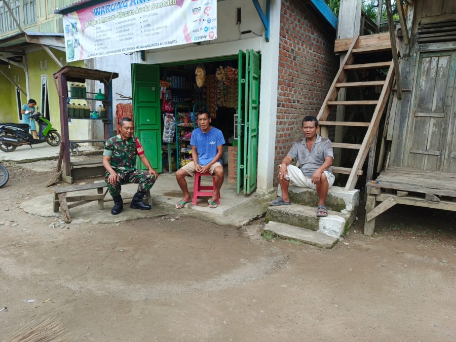 Dalam Menciptakan Kondisi Sosial Yang Kondusif Babinsa Adakan Komunikasi Sosial