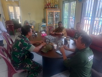 Aktif Komsos Bersama Kades Dan Perangkat Desa Menjadikan Hubungan Kerja Antara Babinsa Dan Aparat Desa Semakin Solid