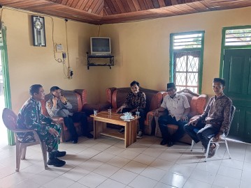 Bentuk Sinergitas, Babinsa Bersama Bhabinkamtibmas Jalin Komsos Dengan Perangkat Desa di wilayah Binaan