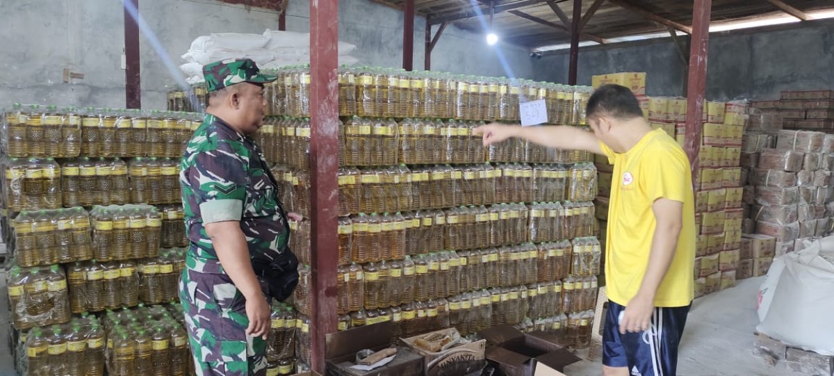 Rutin Babinsa Komsos. Babinsa Koramil 406-08/Lubuklinggau Serda Zainal Melaksanakan Komsos Di wilayah Binnan.