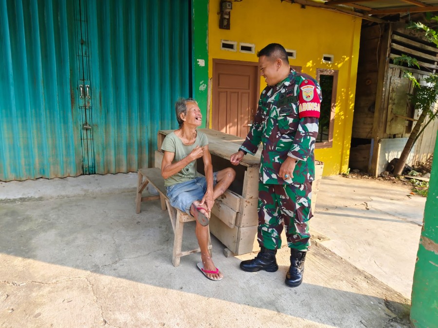 Untuk mengetahui kondisi warga binaan, Babinsa melaksanakan kegiatan Komsos dengan Warga Binaan