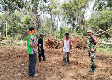 Babinsa Koramil 406-01/rawas ulu Sosialisasi Pencegahan Karhutla di Musim Kemarau