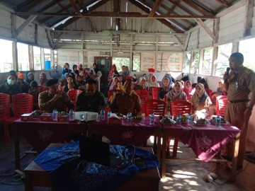 Sukseskan Program Pemerintah Bebas Polio, Babinsa 406-04/Muara Lakitan Dampingi Petugas Nakes