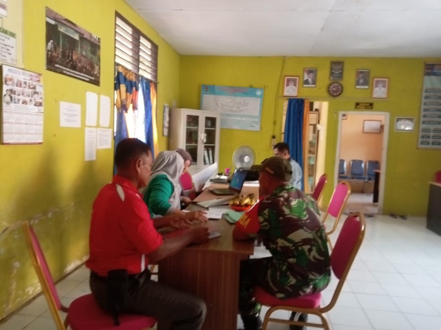 Jalin Sinergitas Babinsa Komsos Dengan Staf Kelurahan marga tunggal