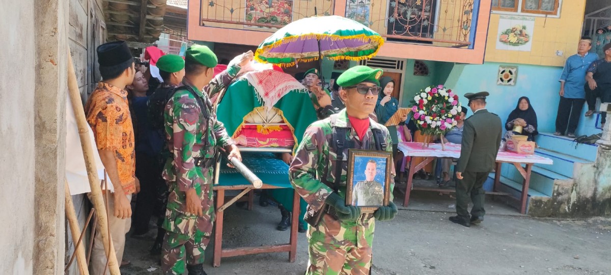 Danramil 406-03/rupit Pimpin Upacara Pemakaman Militer