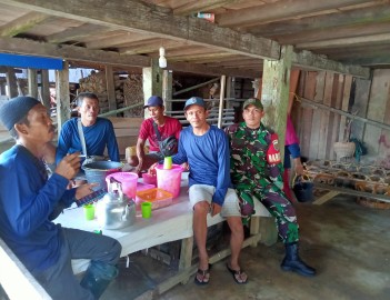 Untuk mengetahui suasa desa binaan Babinsa melaksanakan kegiatan komunikasi sosial(komsos)