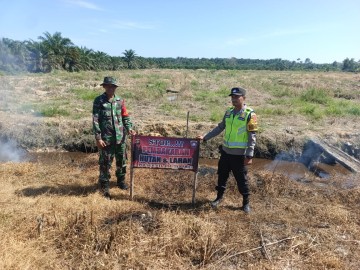 Babinsa Koramil 406-09/Terawas Serka Kgs Muhammad Melakasanakan Sosialisasi Kahutla Diwilayah binaan.