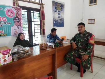 Komsos di Kantor Desa, Babinsa Tingkatkan Kerjasama Yang Baik Dengan Aparat Desa