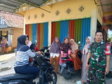 Babinsa Koramil 406-06/Tugumulyo Jalin Komsos dan Silaturahmi dengan masyarakat desa Binaan