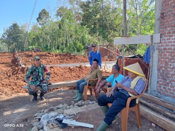 Babinsa Koramil 406-08/Lubuklinggau Sertu M.Tarhib Melaksanakan Komsos Di Wilayah binaan.