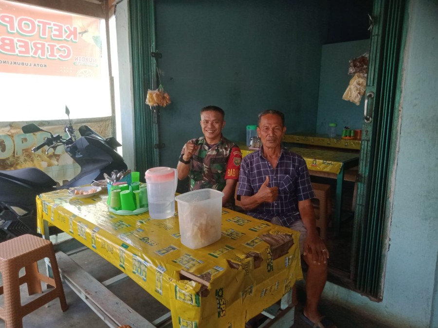 Babinsa Koramil 406-08/Lubuklinggau Sertu Cecep Melaksanakan Komsos Di Wilayah binaan.