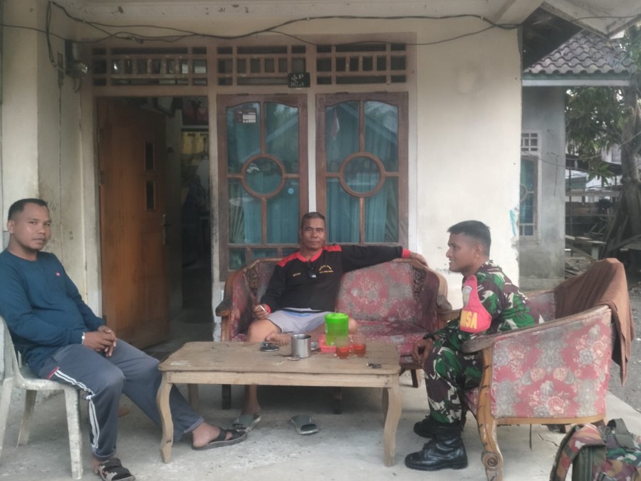 Babinsa Koramil 406-04/Muara Lakitan jalin Komsos Bersama Kadus di wilayah binaan