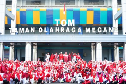 Ketua Persit KCK Cabang XVII Kodim 0406 Lubuk Linggau Beserta Pengurus Ikuti Senam Bersama