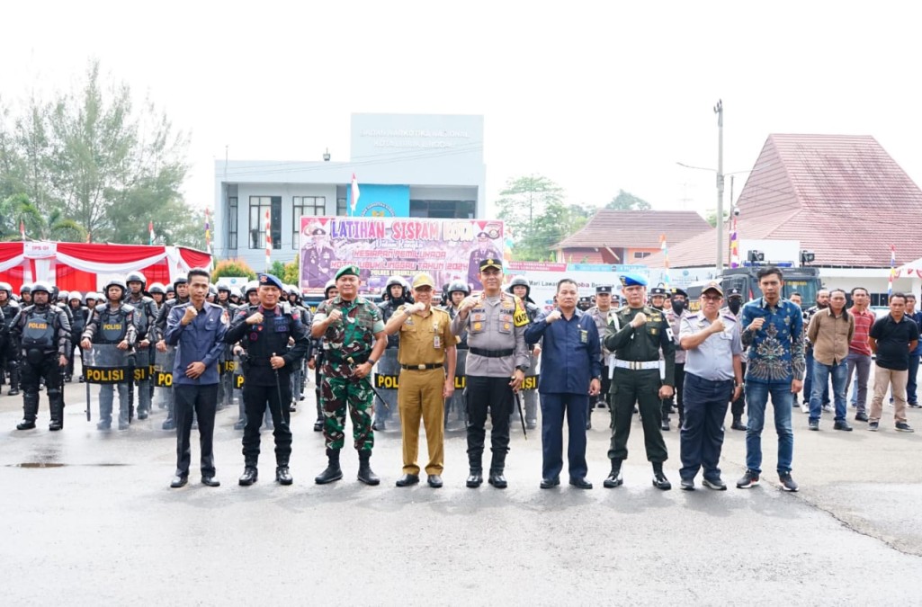 Dandim 0406/Lubuk Linggau Menghadiri Kegiatan Simulasi Sispam Kota Dalam Rangka Kesiapan Pemilukada Tahun 2024 Di Kota Lubuk Linggau