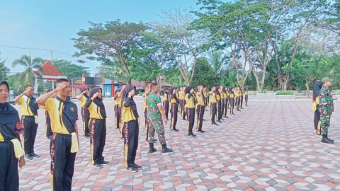 Babinsa Jajaran Kodim 0406/Lubuklinggau Koramil 406-01/Rawas ulu, Serda Niki sudoyo Melatih Paskibraka Kabupaten Muratara