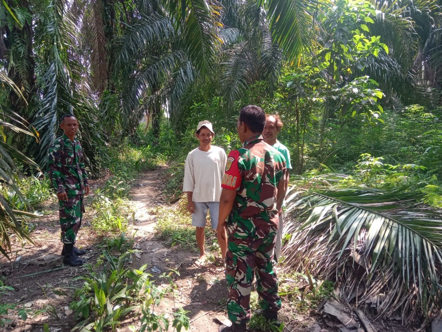 Wujudkan Wilayah Tetap Kondusif Babinsa Koramil 406-10/LT Tingkatkan Komunikasi Aktif