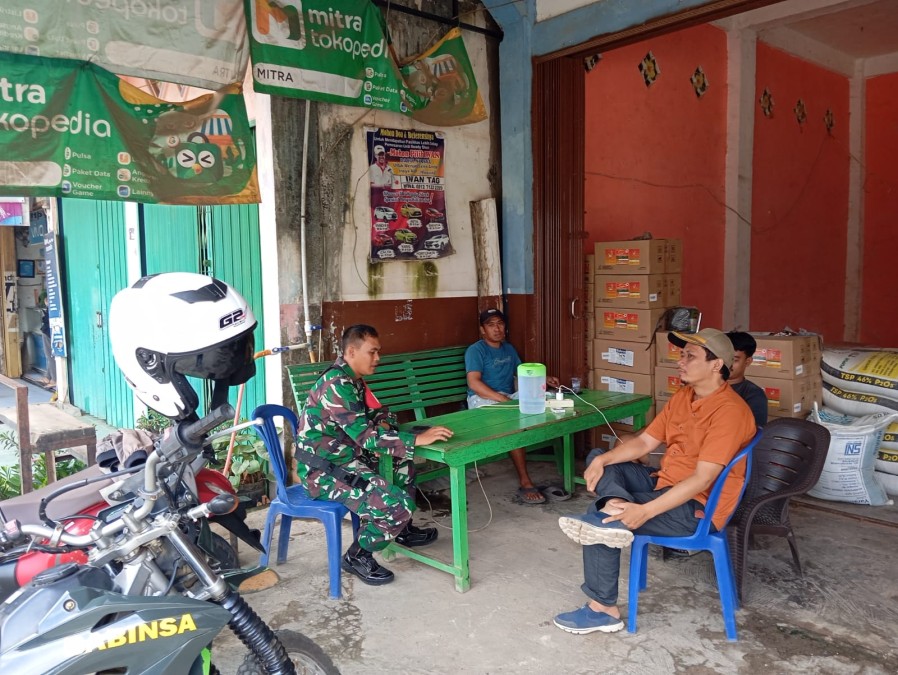 Babinsa Koramil 406-04/Muara Lakitan jalin komsos dengan tokoh pemuda Sosialisasi Cegah Penyalahgunaan Narkoba