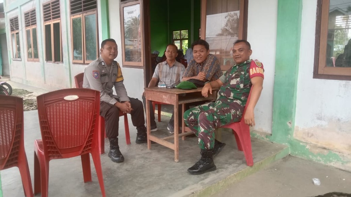 Tingkatkan Sinergitas, Babinsa dan Bhabinkamtibmas Sambangi desa Binaan