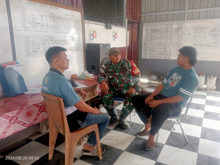 Melaksanakan Komsos, Babinsa Rawas ilir Kunjungi Rumah Warga Binaan
