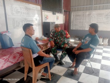 Melaksanakan Komsos, Babinsa Rawas ilir Kunjungi Rumah Warga Binaan