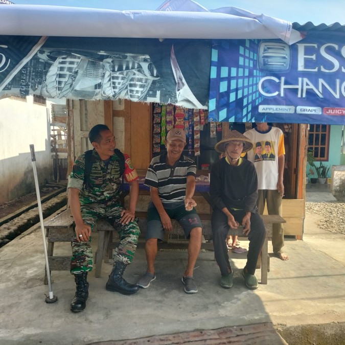 Jalani Silahturhami Babinsa Koramil 406-08/Lubuklinggau Serda Haeron Melaksanakan Komsos Di wilayah Binaan.