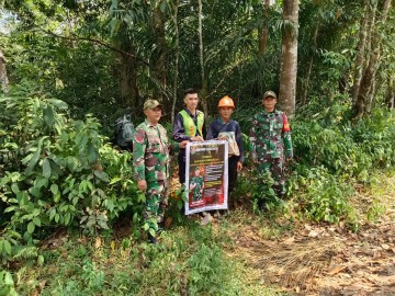 Ciptakan wilayah binaan yang kondusif bebas asap Babinsa dan masyarakat sinergi berpatroli di wilayah