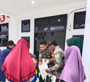 Kopda Andes Putra Dampingi Penyaluran BPNT Berupa Beras Kepada 222 KPM
