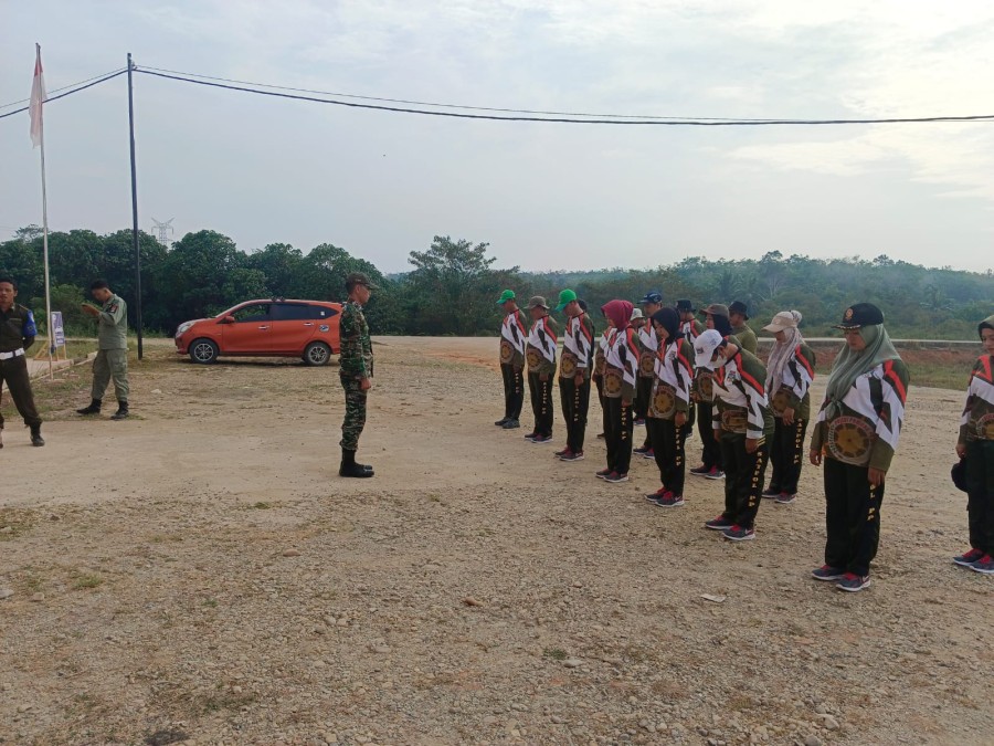 Pelihara Kemampuan Satpol PP, Babinsa Koramil 406-03/rupit Berikan Pembinaan Fisik