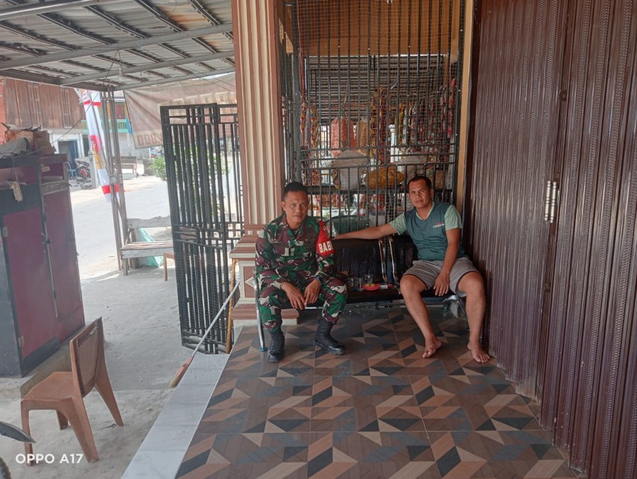 Melaksanakan Komsos, Babinsa Rawas ilir Kunjungi Rumah Warga Binaan