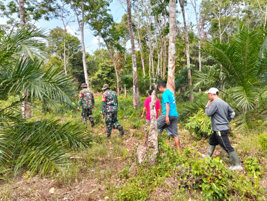 Tak Bosan Babinsa Himbau Masyarakat Cegah Kebakaran Hutan dan Lahan