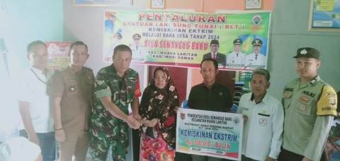 Pastikan kenyamanan Babinsa Koramil 406-04/Muara Lakitan Dampingi Penyaluran BLT-DD Pada Warga Desa binaan