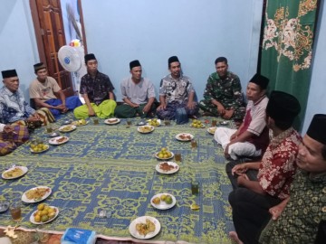 Bentuk kepedulian dan Kebersamaan, Babinsa Koramil 406-05/Muara Kelingi Hadir Pada Acara Yasinan