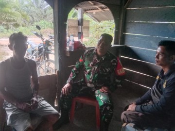 Memasuki Musim penghujan, Babinsa melaksanakan giat komsos