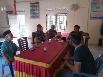 Pererat Sinergitas, Babinsa Melaksanakan giat Komsos bersama prangkat Desa Binaan