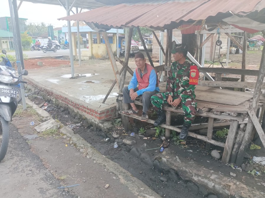Dalam Mendapatkan Informasi, Babinsa Koramil 406-10/ LT Komsos Di pangkalan Ojek