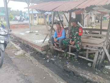 Dalam Mendapatkan Informasi, Babinsa Koramil 406-10/ LT Komsos Di pangkalan Ojek