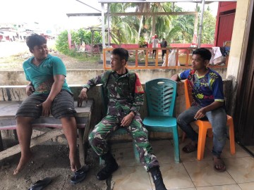 Cegah Kenakalan Remaja Babinsa Komsos Dengan Pemuda Desa Binaan