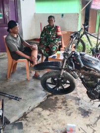 Tingkatkan Pembinaan Teritorial Babinsa Koramil 406-10/LT Melaksanakan Komunikasi Sosial Bersama Warga