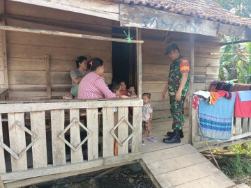 Serda Juli Hendri Laksanakan Komsos Bersama Warga Desa Sungai Baung