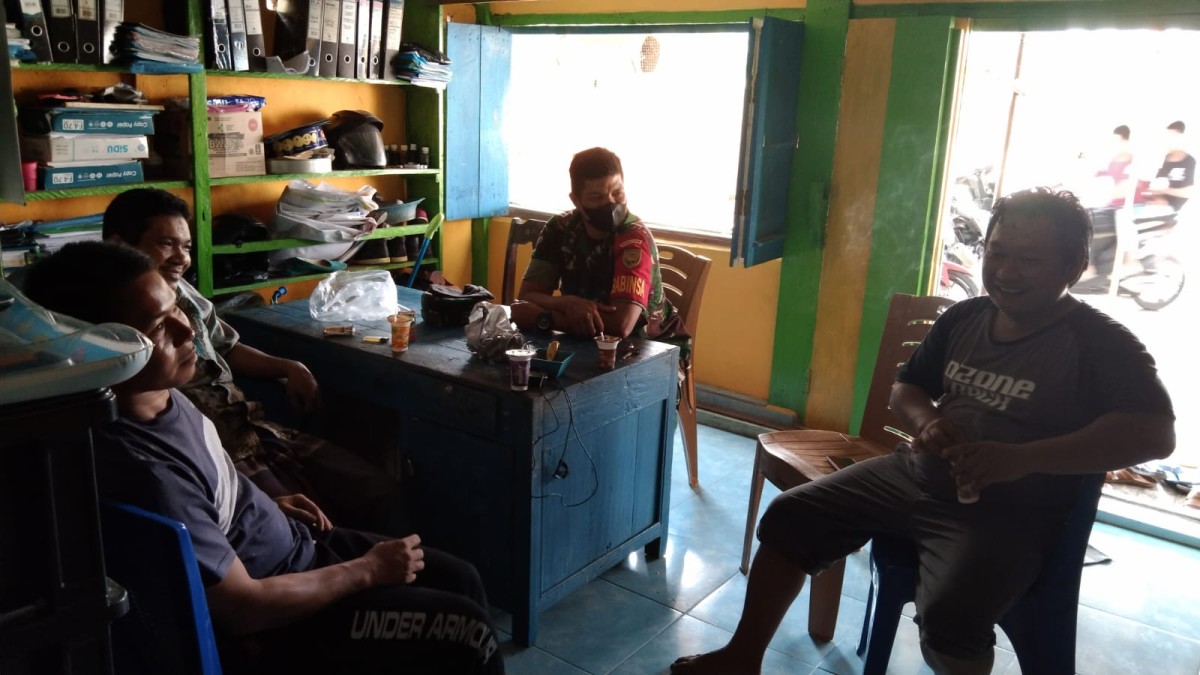 Babinsa Koramil 01, Serda Musliadi, Gelar Komunikasi Sosial Bersama Warga Desa Karta Dewa